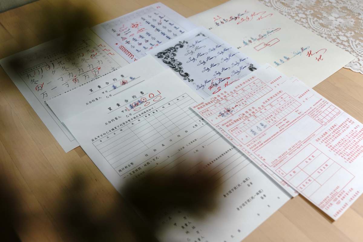 A6學員的中文英文簽名練習、合約與正式文件書寫測試,呈現簽名反覆修改與實際應用過程