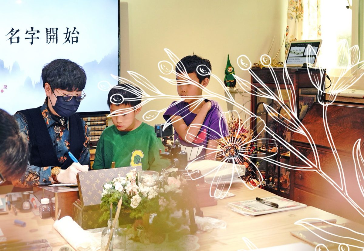 A3+ 回班複習課中,曾上過親子課的國小學童與新學員共同上課並觀摩書寫示範