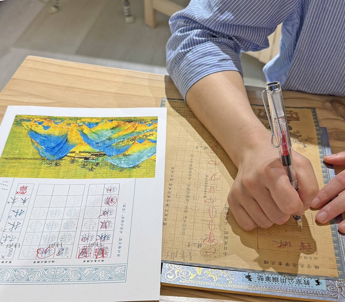 改善書寫不是照著漂亮範本描寫,而是從自己的名字開始,重新理解線條、運筆、比例與結構。